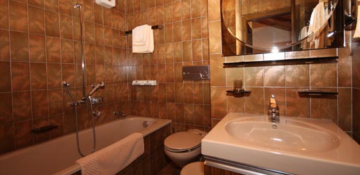 Wohnung 32: Bad mit Badewanne